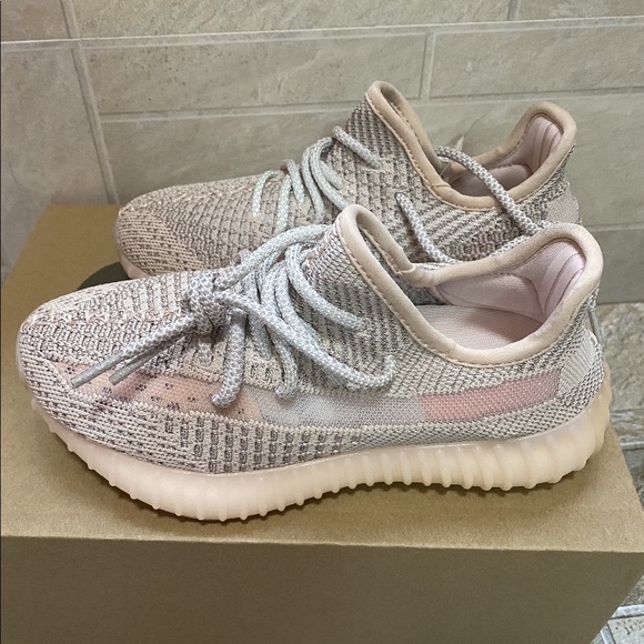 Yeezy Boost 350 V2 Women Shoes Synth Light Pink Color size us 6.5 - Picture 2 of 7